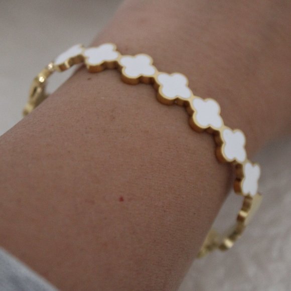 Four Leaf Clover Bangle - Picture 3 of 6